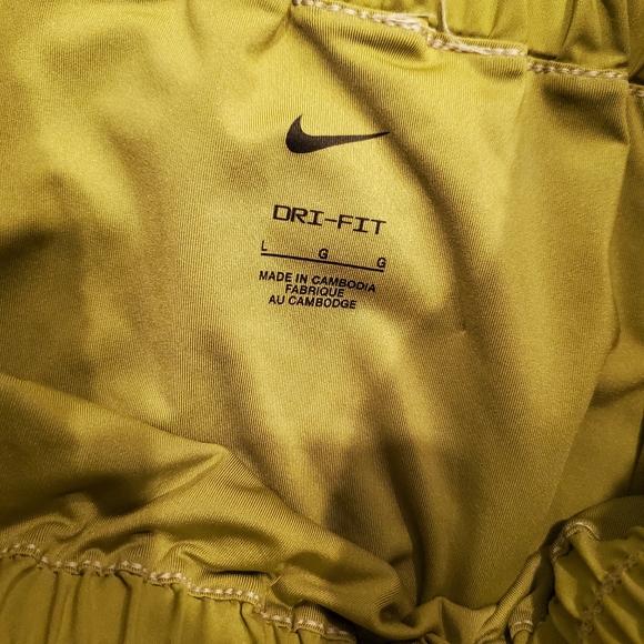 Nike Shorts - Picture 4 of 8